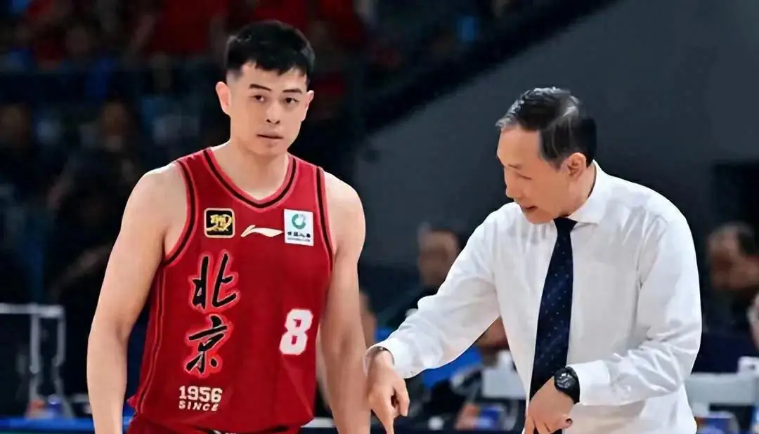 方硕:希望赵睿为球队付出更多力量,球迷:你少上点比啥都强