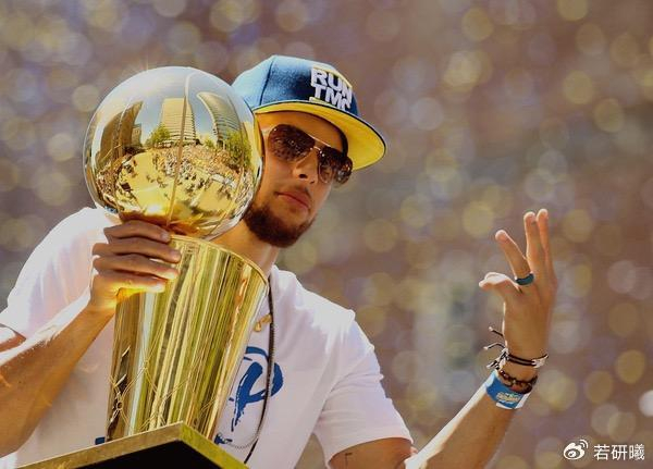 美女主播-29岁欧文和29岁库里，数据全面对比后，才发现他被低估了|斯蒂芬·库里|凯里·欧文|金州勇士队|体育数据分析|三分球_新浪体育_新浪新闻