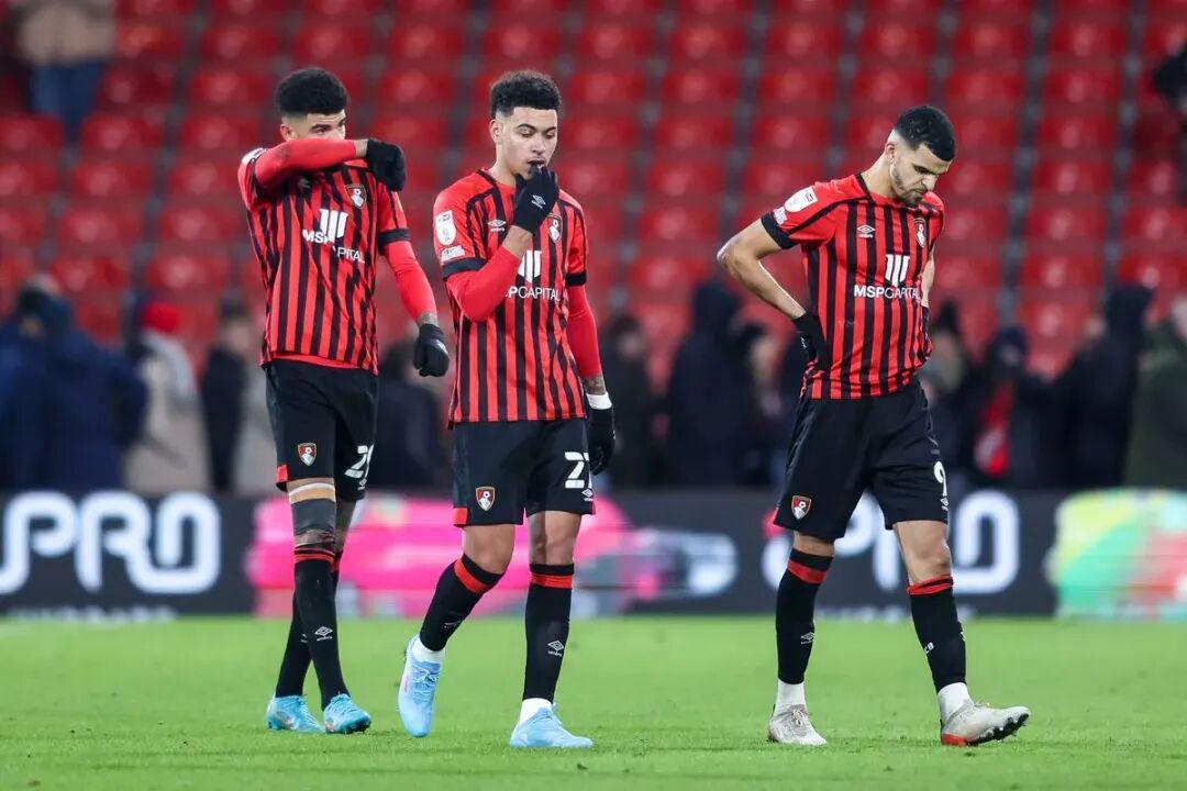 美女主播-维拉“寒王”，已进化成英超新型前腰代表