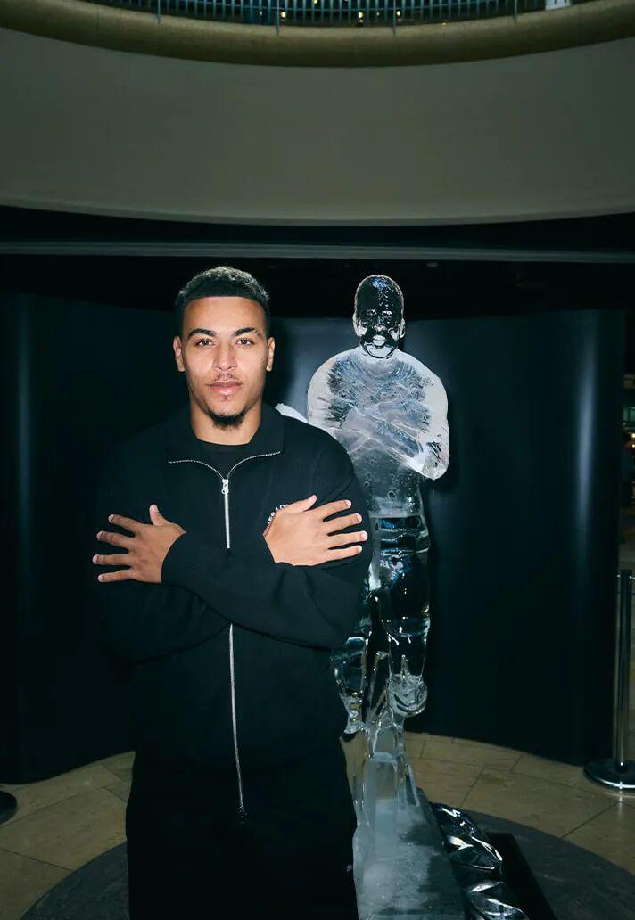 美女主播-维拉“寒王”，已进化成英超新型前腰代表